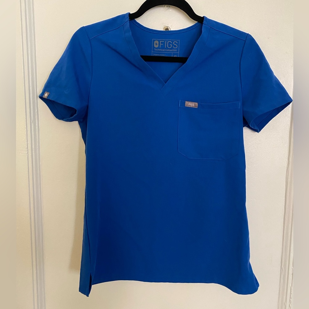 Figs scrub top